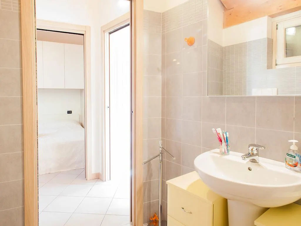 Borgo Dei Glicini Halldis Apartment Parzanica